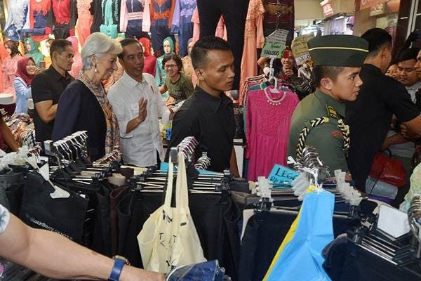 Presiden Jokowi Ajak Christine Lagarde Blusukan ke Pasar Tanah Abang