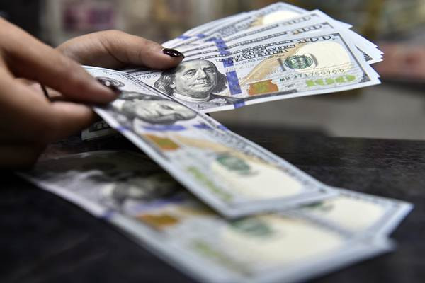Rupiah Melemah, Sentuh Rp13.747 per Dolar AS