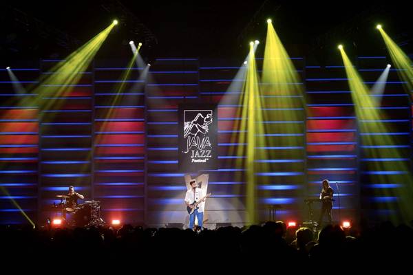 Penyanyi Lauv Hangatkan BNI Java Jazz Festival 2018