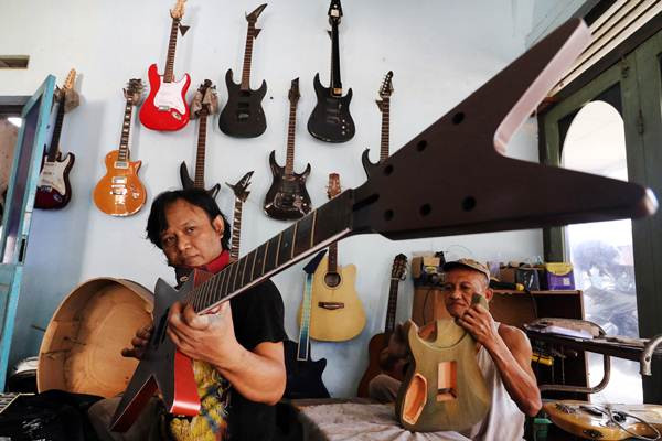 Gitar Listrik Kediri Tembus Pasar Mancanegara