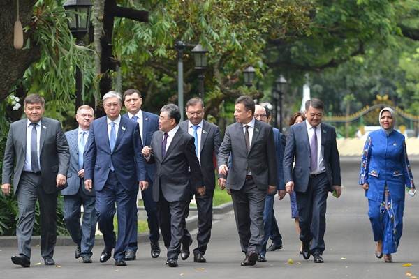 Parlemen Kazakhstan Sampaikan Undangan kepada Presiden Jokowi