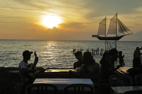 Senja di Pantai Ampenan, Lombok