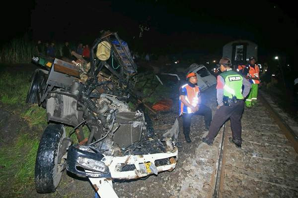 Kereta Api Sancaka Tabrak Truk di Ngawi