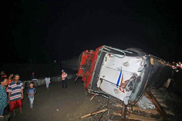Kereta Api Sancaka Tabrak Truk di Ngawi