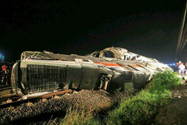 Kereta Api Sancaka Tabrak Truk di Ngawi