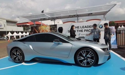 Penampilan Mobil listrik BMW i8 di IIMS 2018