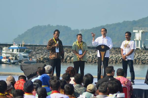 Presiden Jokowi dan Susi Pudjiastuti Resmikan Keramba Jaring Apung