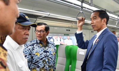 Presiden Jokowi Naik Kereta Api Bandara Minangkabau Ekspres