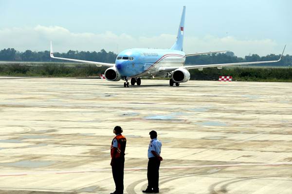 Pesawat Kepresidenan Mendarat Perdana di Bandara Kertajati