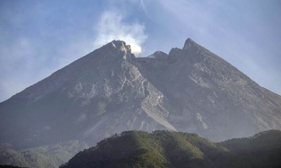 Gunung Merapi Keluarkan Asap Solfatara