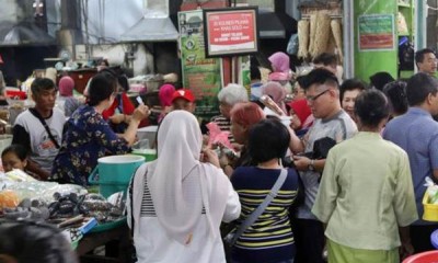 Mampirlah ke Dawet Bu Dermu di Pasar Gede Solo