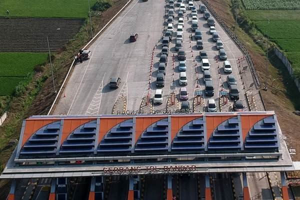 Kemacetan Panjang di Exit Tol Jombang-Mojokerto