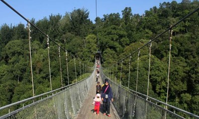 Wisata Jembatan Gantung Panjang di Sukabumi