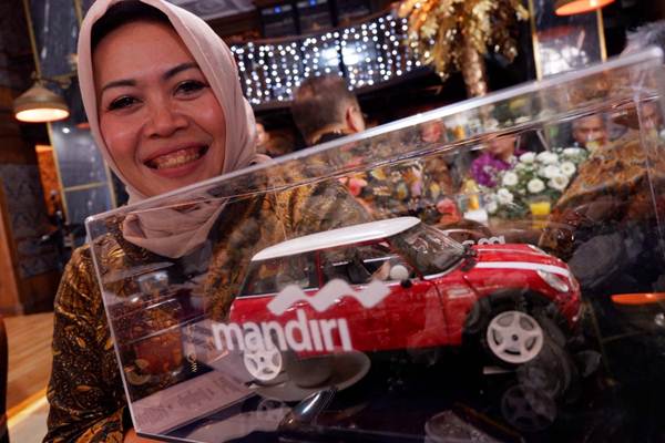 Penyerahan Hadiah Undian Bank Mandiri