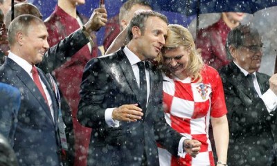 Momen Kemesraan Presiden Kolinda Grabar-Kitarovic dan Presiden Emmanuel Macron