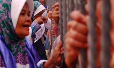 Suasana Haru Warnai Pemberangkatan Jemaah Calon Haji