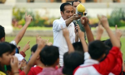 Jokowi Bermain, Berdendang, dan Berimajinasi Bersama Anak