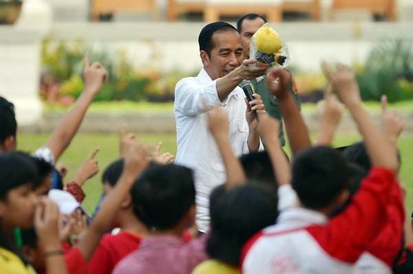 Jokowi Bermain, Berdendang, dan Berimajinasi Bersama Anak