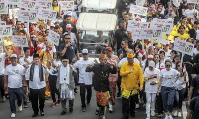 Deklarasi Kampanye Damai, Jokowi dan Prabowo Bergandengan Tangan