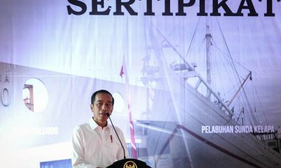 Presiden Jokowi Serahkan Sertifikat Tanah di Jakarta Utara