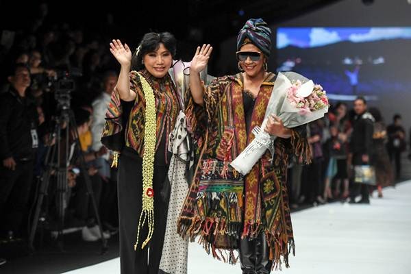 Susi Pudjiastuti Ikut Berlenggak-lenggok di Jakarta Fashion Week 2019 