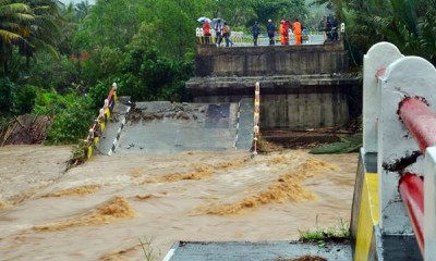 Jembatan Pansel Jabar Ambruk Diterjang Banjir Bandang