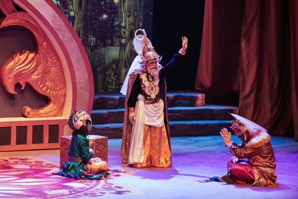 Teater Koma Pentaskan Mahabarata Asmara Raja Dewa