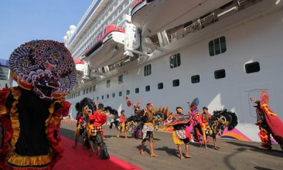 Kapal Pesiar Genting Dream Bawa Wisatawan ke Surabaya