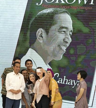 Peluncuran Buku Jokowi Menuju Cahaya