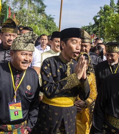Presiden Jokowi Menerima Gelar Datuk Sri Setia Amanah Negara