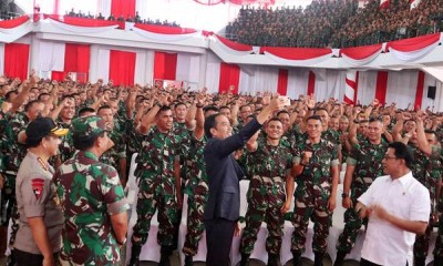 Presiden Jokowi Berswafoto dengan Babinsa