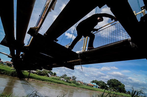 JEMBATAN RUSAK