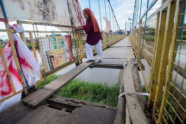 JEMBATAN RUSAK