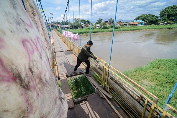 JEMBATAN RUSAK