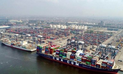 Aktivitas Bongkar Muat di Jakarta International Container Terminal