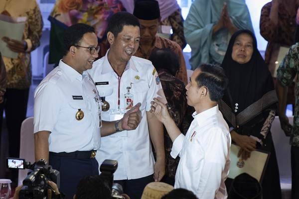 Jokowi dan Anies Baswedan Hadiri Penyerahan Sertifikat Tanah