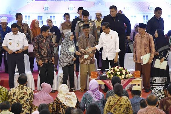 Jokowi dan Anies Baswedan Hadiri Penyerahan Sertifikat Tanah