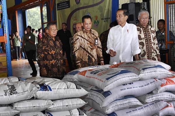 Presiden Jokowi Pantau Stok Beras Bulog