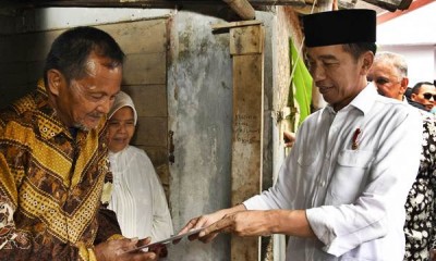 Presiden Jokowi Tinjau Penyambungan Listrik Gratis