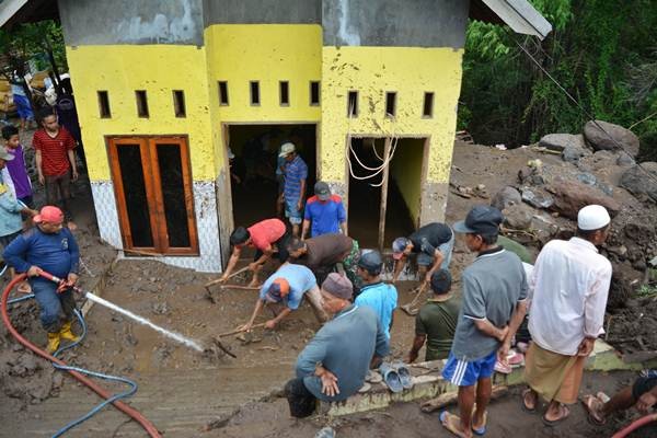 Mojokerto Diterjang Banjir Bandang