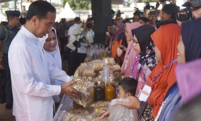 Presiden Jokowi Temui Nasabah Mekaar Binaan PNM di Magetan