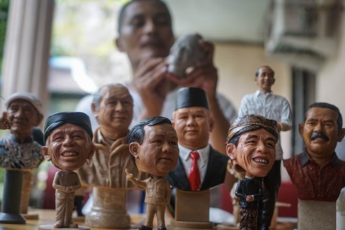 Ada Kerajinan Mini Figur Jokowi dan Prabowo di Solo
