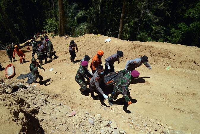 Evakuasi Korban Tambang Emas Bolaang Mongondow