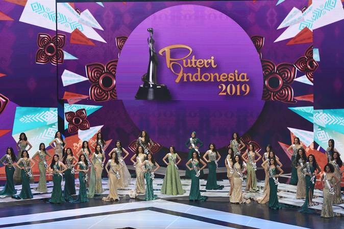 Finalis mengikuti malam final pemilihan Puteri Indonesia 2019 di Jakarta Convention Center, Jakarta, Jum'at (8/3/2019). Kontes pemilihan Puteri Indonesia ke-23 itu diikuti 39 finalis dari perwakilan provinsi di Indonesia. ANTARA FOTO/Indrianto Eko Suwarso
