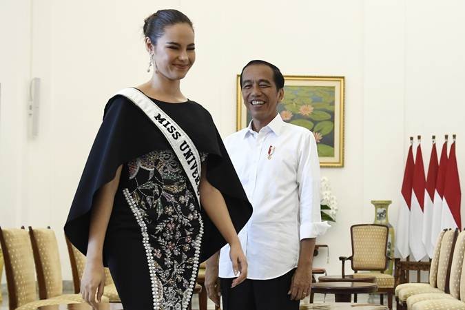 Ekspresi Jokowi ketika Berduaan dengan Miss Universe 2018 Catriona Gray