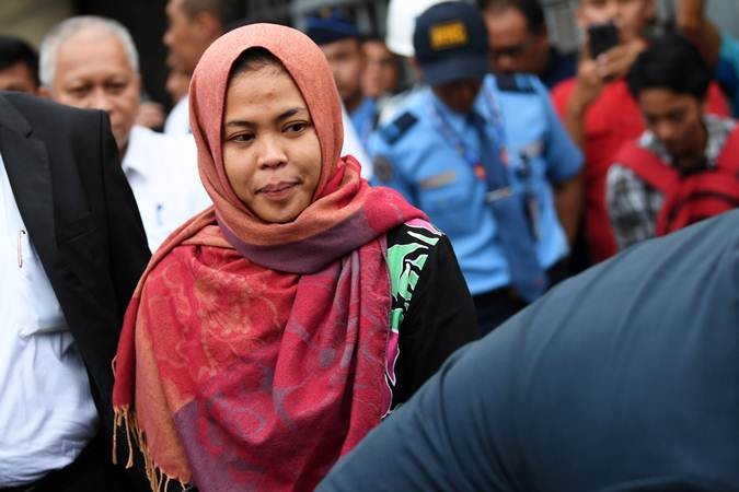 Senyum Siti Aisyah Setelah Bebas dari Tuntutan Hukuman Mati