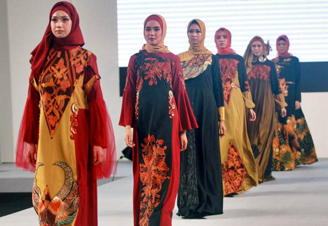 Peragaan Busana Muslim di Indonesia Moslem Fashion Expo 2019