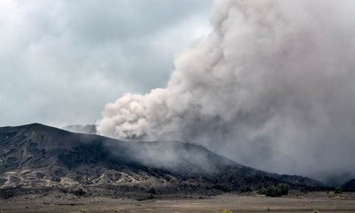 Gunung Bromo Erupsi, Semburkan Abu Vulkanis