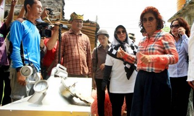 Kunjungi Banyuwangi, Susi Pudjiastuti Pakai Topi dari Sampah Laut