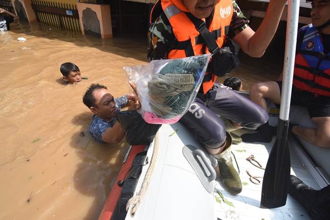 Banjir Landa Kawasan Rawajati, Jakarta Selatan